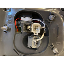 Load image into Gallery viewer, Avensis Rear Right Outer Light Brake Lamp Fits Toyota OE 8155005270 Valeo 44906