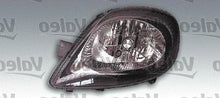 Load image into Gallery viewer, Vivaro Front Left Headlight Headlamp Fits Vauxhall Renault Trafic Valeo 88129
