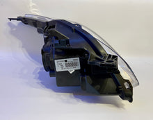 Load image into Gallery viewer, 807 Front Left Headlight Halogen Headlamp Fits Peugeot 9678393380 Valeo 44529