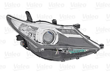 Load image into Gallery viewer, Auris Front Right Headlight Halogen Headlamp Fits Toyota 8113002E30 Valeo 45143