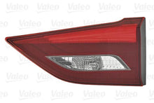 Load image into Gallery viewer, Avensis Rear Right Inner Light Brake Lamp Fits Toyota OE 8158105170 Valeo 47044